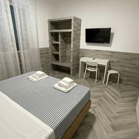 Holiday Rooms 罗镇 外观 照片