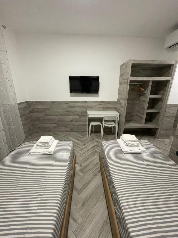 Holiday Rooms 罗镇 外观 照片